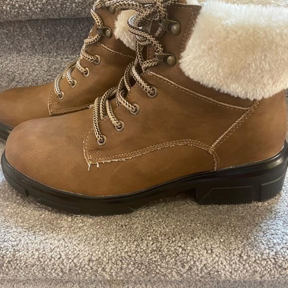 Lace up lined boots - Picture 2 of 4